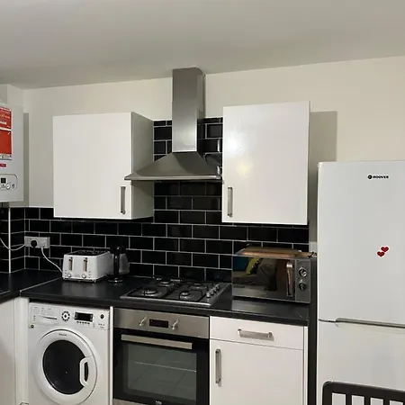 Beautiful Hoe Street Dream Ground Floor One Bedroom Apartment-2
