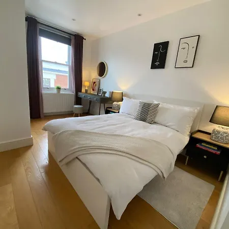 New Stylish Fulham Apartment - 2 Bed-2