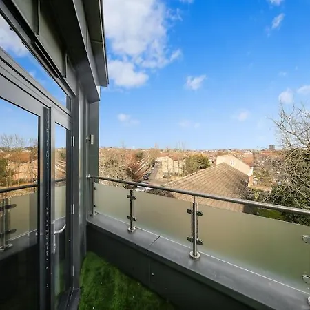 3Bed Penthouse 10Min To Wimbledon Tennis Courts-2
