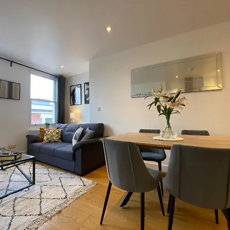 New Stylish Fulham Apartment - 2 Bed-2