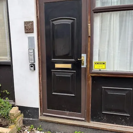 Studio Flat In The Heart Of Golders Green-2
