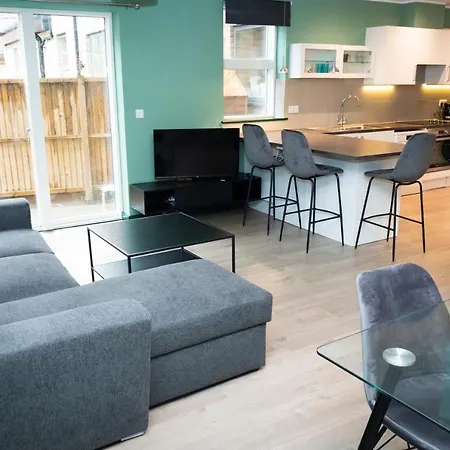 Spacious Clapham Apartments-2