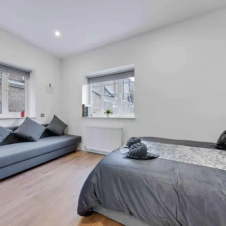 Holiday Home Sleep 8 Central london 9elms-3