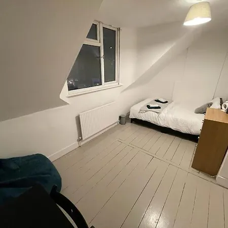Comfortable 2 Bedroom On Tower Bridge-2