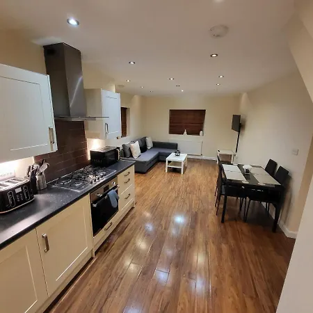 Great Apartment Next To Tooting Bec Tube Station!-3