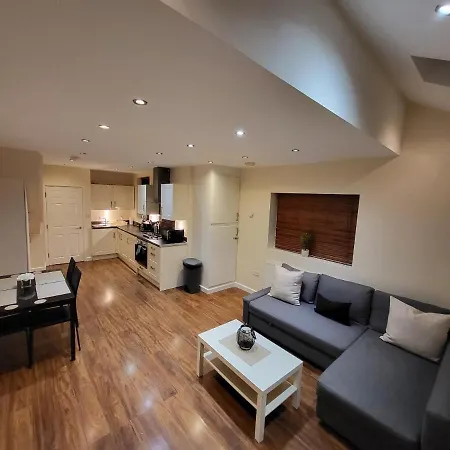 Great Apartment Next To Tooting Bec Tube Station!-2