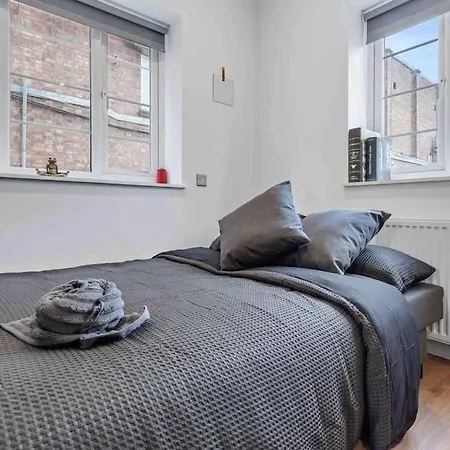 Holiday Home Sleep 8 Central London 9Elms-3
