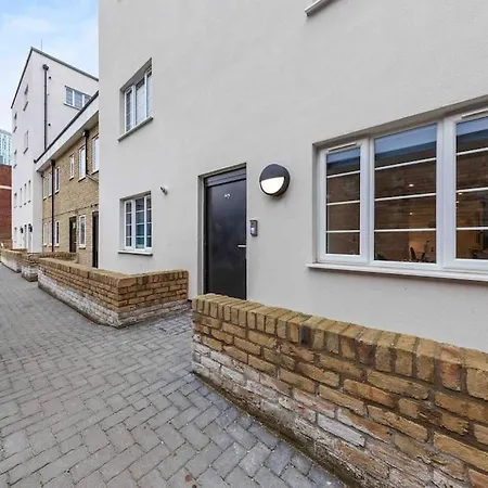 Holiday Home Sleep 8 Central London 9Elms-3