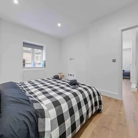 Holiday Home Sleep 8 Central London 9Elms-2