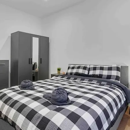 Holiday Home Sleep 8 Central London 9Elms-2