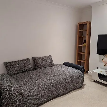 Fully-Equipped Flat In The City Of London.-3