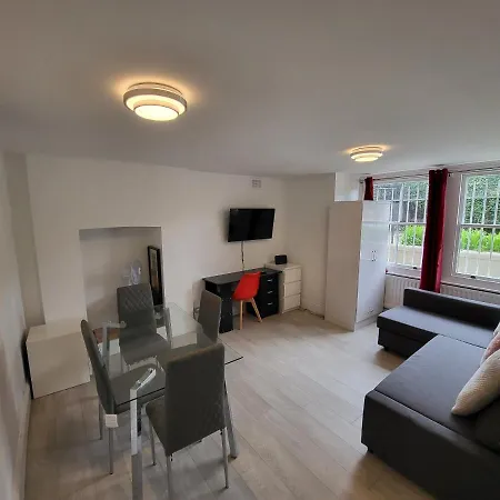 Cosy Apartment By Clapham South Underground!-2