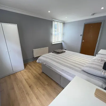 Lovely 2-Bedroom Victorian Flats-3