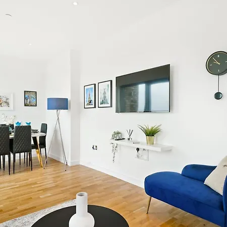 Luxury Penthouse London With Enviable Views-3