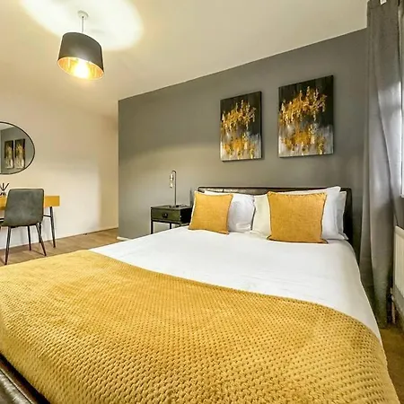 Newly Refurbished 3 Bed House Near London O2 Arena-3