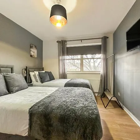 Newly Refurbished 3 Bed House Near London O2 Arena-2