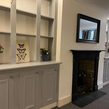 Entire 2-Bedroom Flat In Camden-2