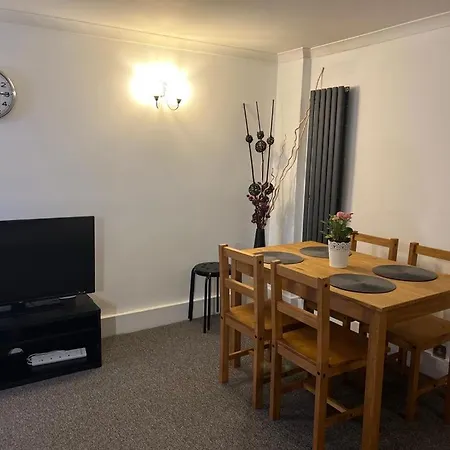 Entire 2-Bedroom Flat In Camden-3