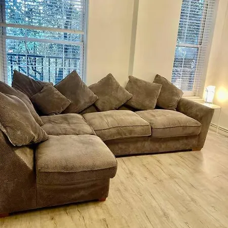 1 Bed Apartment In Zone 2, Minutes From Oval Tube.-3