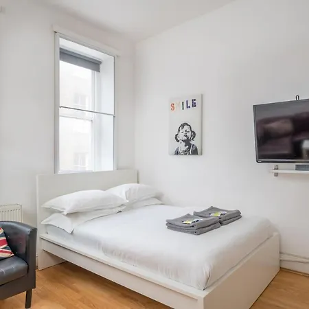 Soho Apartment Sleeps 4, Covent Garden & Leicester Square-3