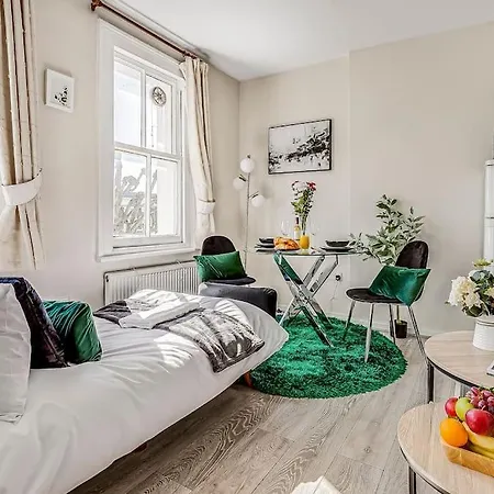 Studio For City Explorers - 3 Min Walk To Station-2