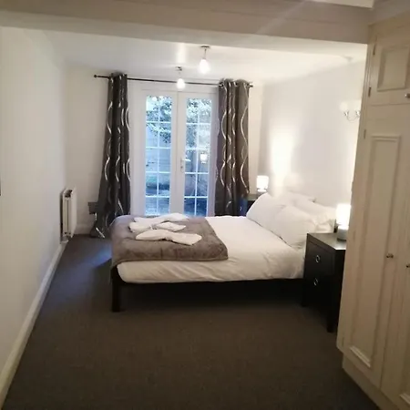 Entire 2-Bedroom Flat In Camden-3