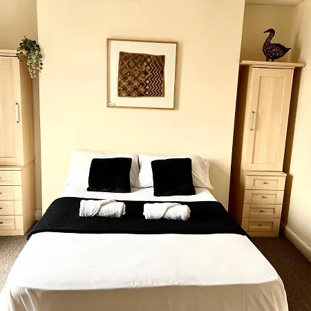 Aldgate Holiday Rooms-2