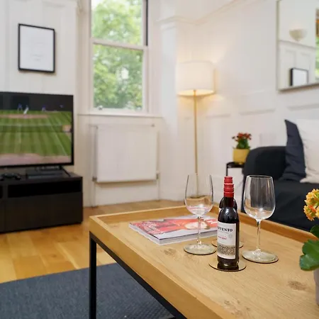 2 Bedr, 3 Beds, 1 Bath Thames, Trafalgar SQ-3