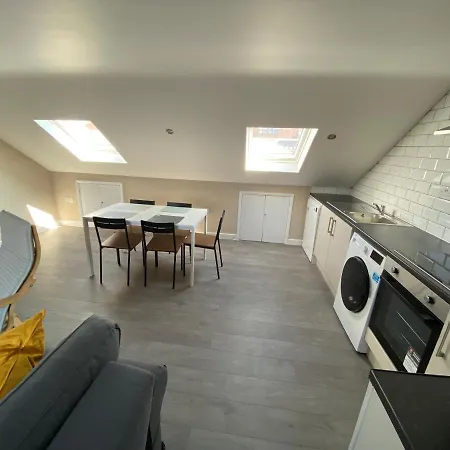 Stunning 1 Bedroom Flat In Wood Green-3