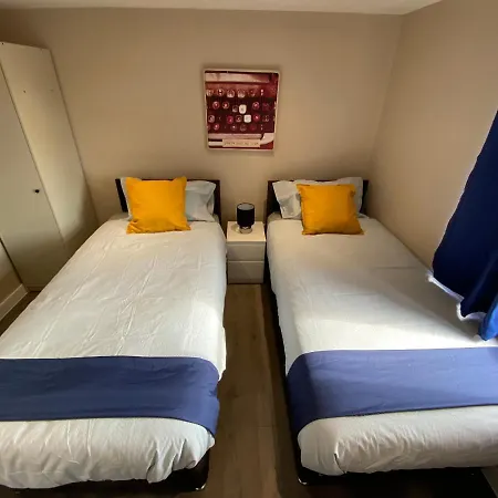 Stunning 1 Bedroom Flat In Wood Green-2