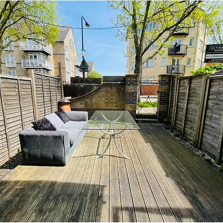 Up To 3 People, Room In A Share House With Private Garden Access-3