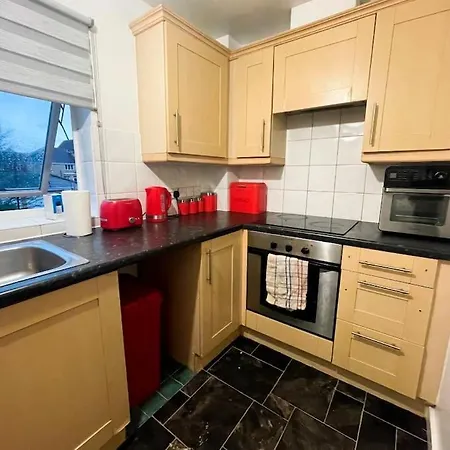 Cosy One Bedroom Flat In London-3