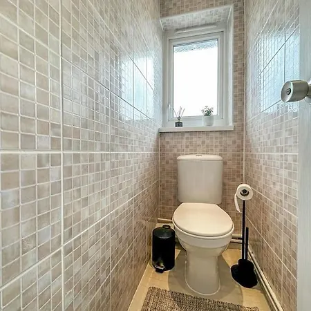 New Cosy Luxury 3 Bedroom House In Battersea London-2