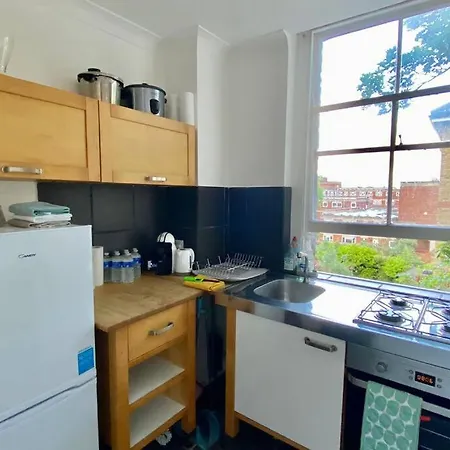 2 Bedroom Flat In Camberwell Green - Central Location With Excellent Connections To Tourist Attractions And Main London Airports-3