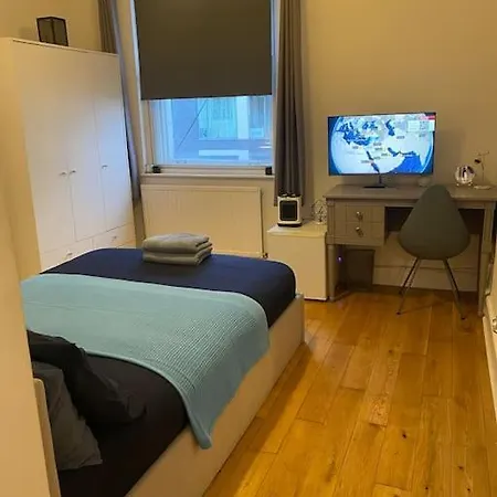 2 Bedroom Flat In Camberwell Green - Central Location With Excellent Connections To Tourist Attractions And Main London Airports-2