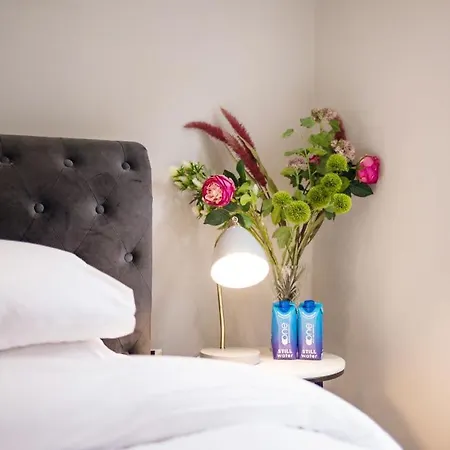 Elegant 1 Bed Apartment- Hampstead Village-2
