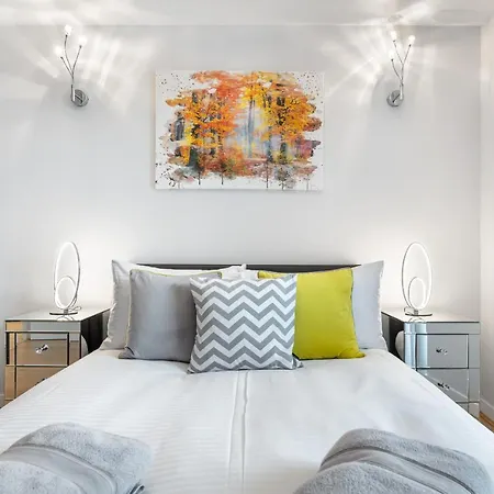 Stunning Apartment With Underground Parking!-2