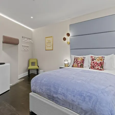 Modern Studio Flat-2