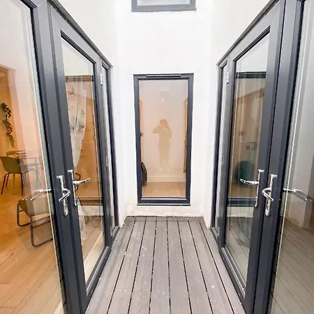 Gorgeous New 2 Bed Flat - 2 August House-3