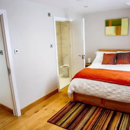 Airy, 3 Bedrooms, Ensuite , Central London Flat-2