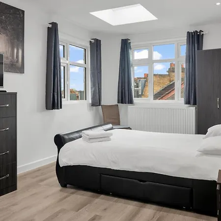 Modern Apartment In South West Wandsworth-3