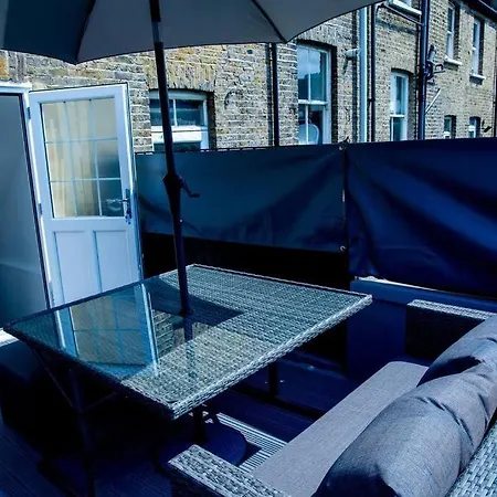 Airy, 3 Bedrooms, Ensuite , Central London Flat-3
