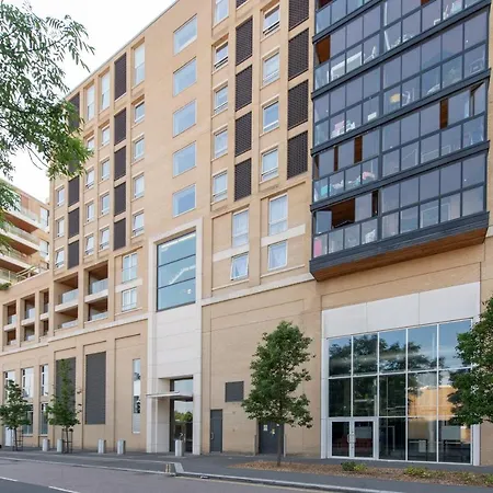Luxury Apartment Canning Town-2