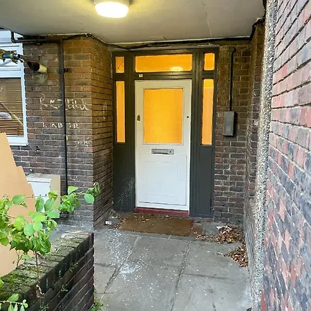 Flat 4, Kingsbury House-3