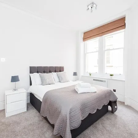 Leicester Square Apartment-3