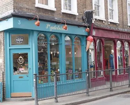 Beautiful 5-Bedroom Private House In Quiet London Street 2 Minutes From Station-3