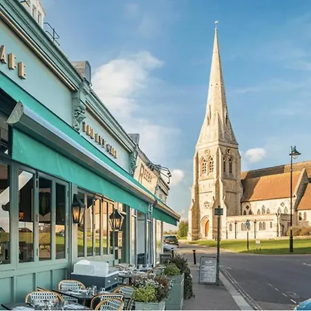 Beautiful 5-Bedroom Private House In Quiet London Street 2 Minutes From Station-2