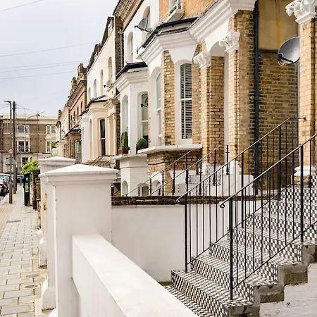 Contemporary Clapham Living-2
