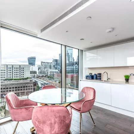 Luxury 2 Bedroom Apartment In Tower Hill-3