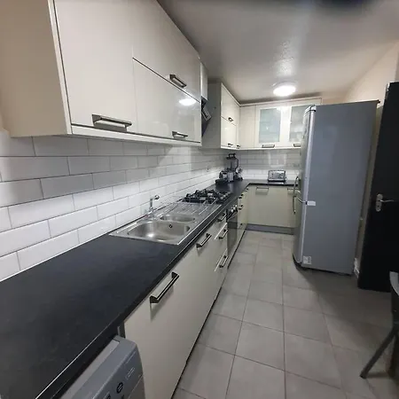 3Beds Family Friendly In London With Good Transport Links-2